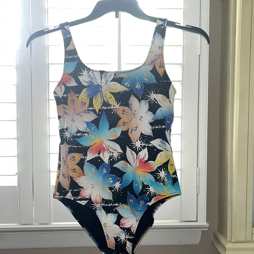 Quiksilver floral one piece bathing suit size medium
